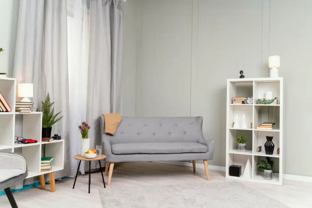 Furnitur minimalis pada ruang tamu